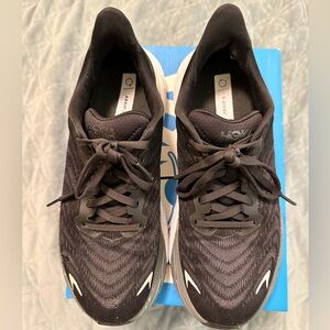 Arahi Hoka Women’s Size 8